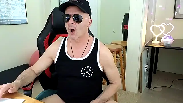 Snapshot of hotdadbod chatting on February 7, 2025, 9:37 pm hotdadbod online show from February 7, 2025, 9:37 pm