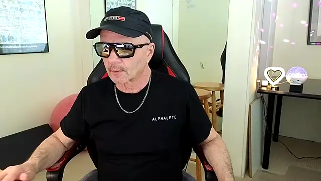 Snapshot of hotdadbod chatting on January 14, 2025, 9:20 pm hotdadbod online show from January 14, 2025, 9:20 pm
