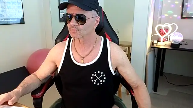 Snapshot of hotdadbod chatting on January 4, 2025, 9:41 pm hotdadbod online show from January 4, 2025, 9:41 pm