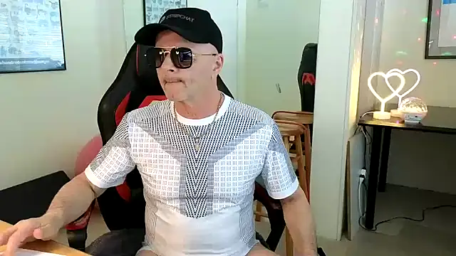 Snapshot of hotdadbod chatting on February 9, 2025, 9:39 pm hotdadbod online show from February 9, 2025, 9:39 pm