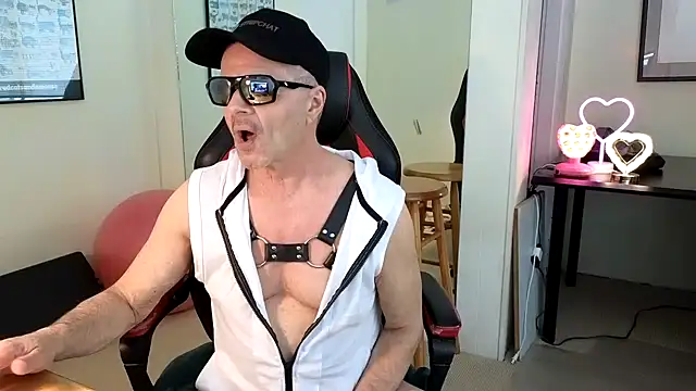 Snapshot of hotdadbod chatting on February 1, 2025, 9:19 pm hotdadbod online show from February 1, 2025, 9:19 pm