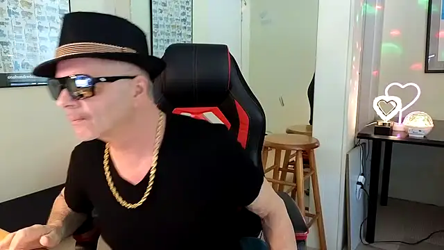 Snapshot of hotdadbod chatting on January 20, 2025, 9:32 pm hotdadbod online show from January 20, 2025, 9:32 pm