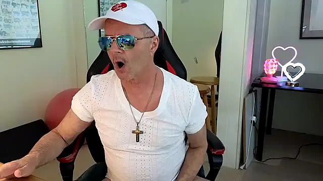 Snapshot of hotdadbod chatting on February 3, 2025, 9:39 pm hotdadbod online show from February 3, 2025, 9:39 pm