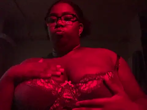 chocolateslut213 online show from June 7, 2026, 1:22 am