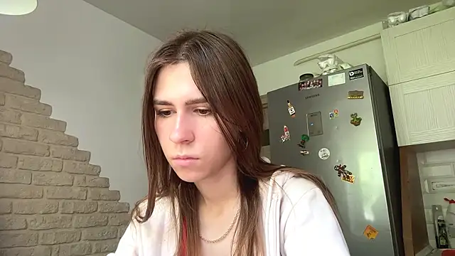 Snapshot of ZaraGuyette chatting on June 4, 2026, 7:46 am ZaraGuyette online show from June 4, 2026, 7:46 am
