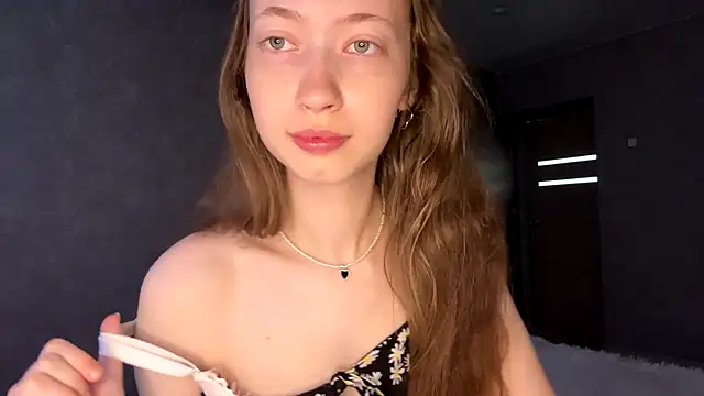 Emily Mur  online show from July 6, 2026, 5:03 am