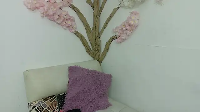 Snapshot of Laura__Castillo_ chatting on June 10, 2026, 12:28 pm Laura Castillo online show from June 10, 2026, 12:28 pm