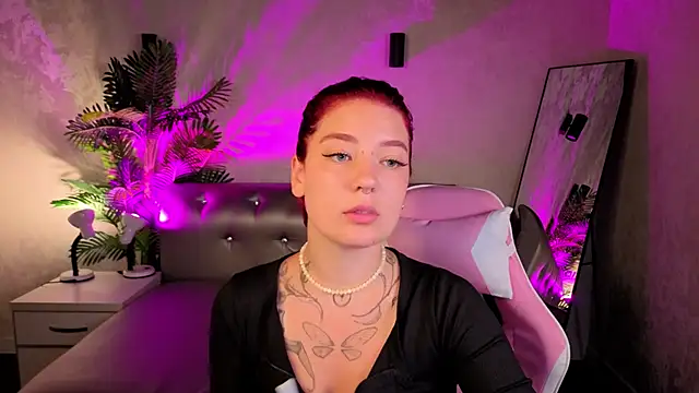 Snapshot of Nikki_Gringer chatting on June 19, 2026, 1:00 am Nikki Gringer online show from June 19, 2026, 1:00 am