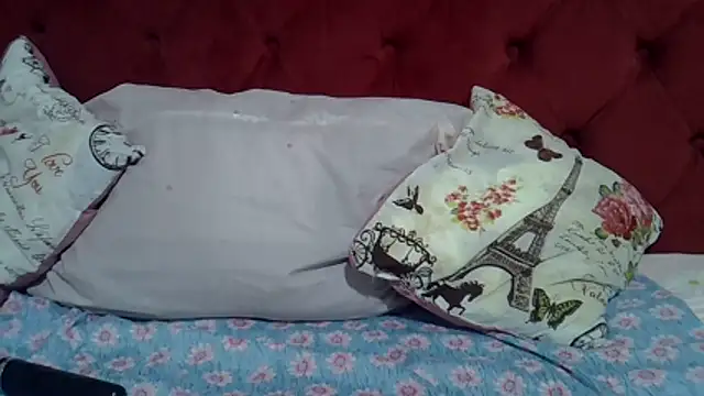 Queenleahx online show from June 16, 2026, 6:02 am