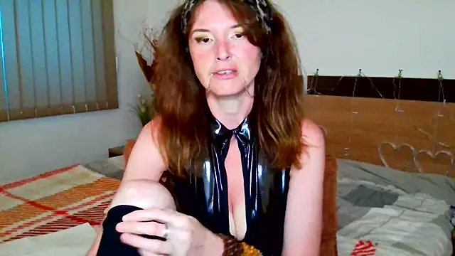 Snapshot of LoveElenika chatting on July 1, 2026, 5:13 pm LoveElenika online show from July 1, 2026, 5:13 pm