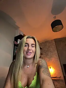 Snapshot of CharlottemilfUKx chatting on May 21, 2026, 11:35 pm CharlottemilfUKx online show from May 21, 2026, 11:35 pm