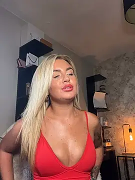 Snapshot of CharlottemilfUKx chatting on June 30, 2026, 8:20 pm CharlottemilfUKx online show from June 30, 2026, 8:20 pm