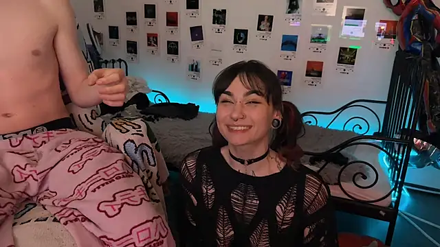 whysofuckinghorny online show from May 20, 2026, 5:32 pm