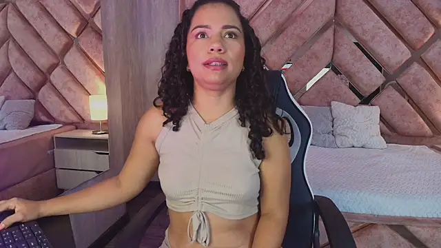 TamaraaHoney online show from June 25, 2026, 1:05 pm