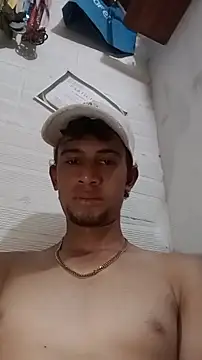 Snapshot of El_CharlyX69X chatting on June 18, 2026, 2:33 pm El CharlyX69X online show from June 18, 2026, 2:33 pm