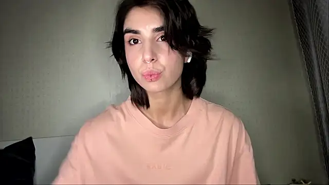 JessiaRuezga online show from June 11, 2026, 12:02 pm
