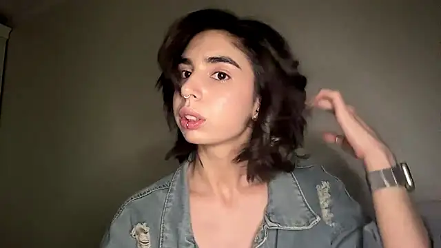 JessiaRuezga online show from May 17, 2026, 1:00 pm