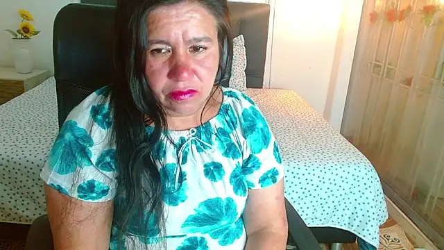 Snapshot of evelin_12_ chatting on May 14, 2026, 9:23 pm evelin 12 online show from May 14, 2026, 9:23 pm