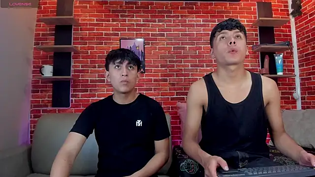 Hoot boyss  online show from July 14, 2026, 7:42 pm