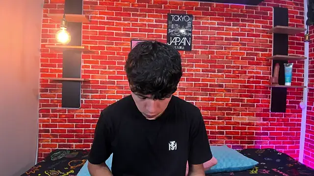 Hoot boyss  online show from June 9, 2026, 8:21 pm