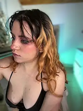 NikkiNix online show from June 17, 2026, 1:10 pm