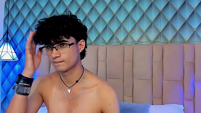 Snapshot of Sofia-Ethan chatting on June 26, 2026, 7:20 pm Sofia-Ethan online show from June 26, 2026, 7:20 pm