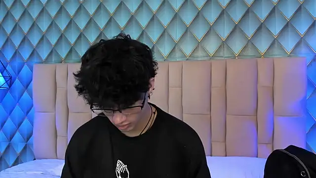 Snapshot of Sofia-Ethan chatting on June 7, 2026, 2:33 pm Sofia-Ethan online show from June 7, 2026, 2:33 pm