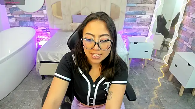 Snapshot of Amhira_Tay chatting on June 13, 2026, 7:12 pm Amhira Tay online show from June 13, 2026, 7:12 pm