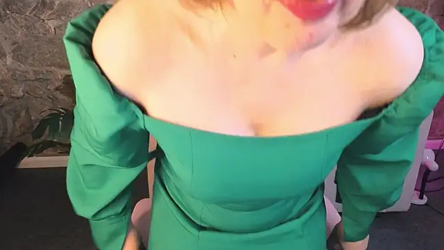 LiliaLawson online show from June 21, 2026, 1:44 am