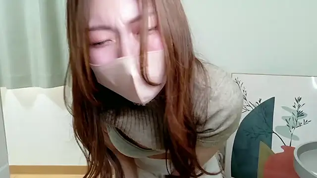 minamo 00122 online show from May 18, 2026, 5:02 am