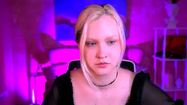 ViolettWoods online show from June 15, 2026, 6:13 am