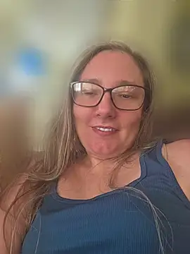 Izzylove47 online show from July 7, 2026, 1:14 pm