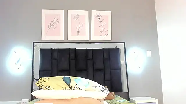zoe curvyy online show from June 5, 2026, 12:11 pm
