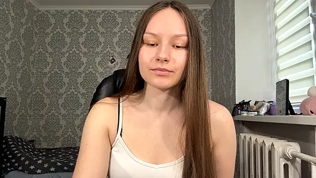 ShaylaChong online show from June 6, 2026, 4:07 am