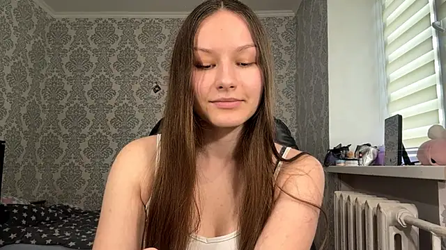 ShaylaChong online show from June 3, 2026, 9:10 am