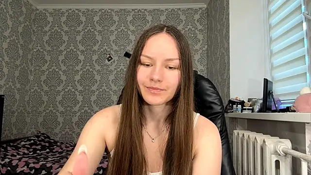 ShaylaChong online show from June 21, 2026, 4:07 am