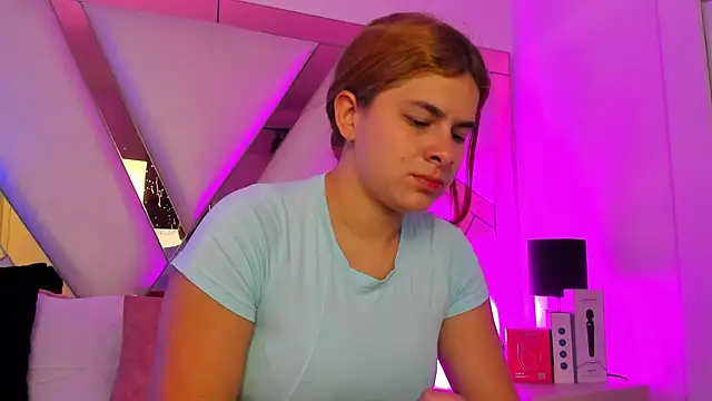 AliceCruzz online show from July 6, 2026, 12:01 pm