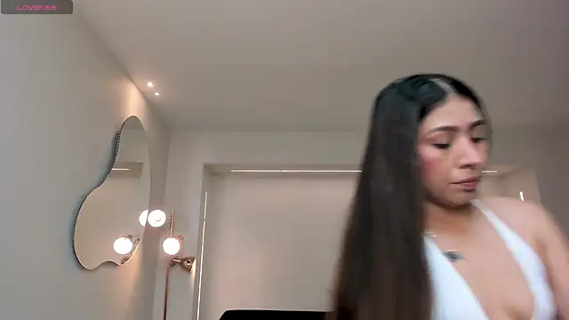 LillySanders online show from June 25, 2026, 7:52 pm