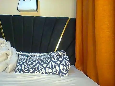 petite cuteass online show from June 27, 2026, 2:06 am