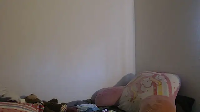 MamaBee88 online show from June 17, 2026, 4:17 pm
