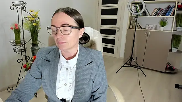 Vika73 online show from December 18, 2025, 6:07 am