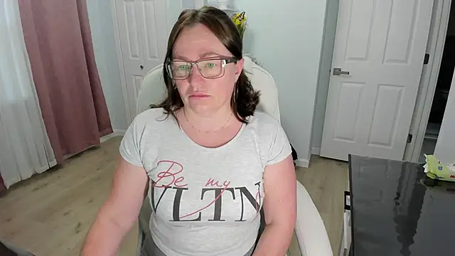 Snapshot of Vika73 chatting on March 3, 2025, 12:50 pm Vika73 online show from March 3, 2025, 12:50 pm