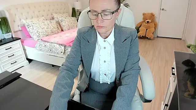 Vika73 online show from October 20, 2025, 7:36 pm