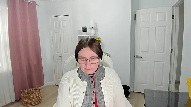 Snapshot of Vika73 chatting on February 18, 2025, 3:10 pm Vika73 online show from February 18, 2025, 3:10 pm