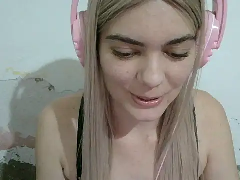 Snapshot of Angel_Ristoww chatting on May 19, 2026, 2:29 am Angel Ristoww online show from May 19, 2026, 2:29 am