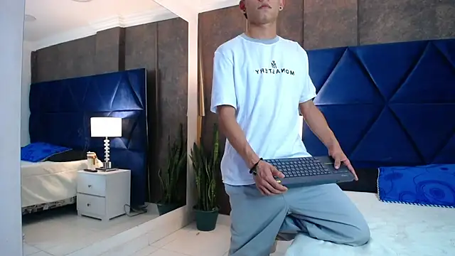 ThiagoFerrer  online show from June 27, 2026, 3:23 am