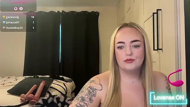 CurvyWetWife online show from May 19, 2026, 6:42 am
