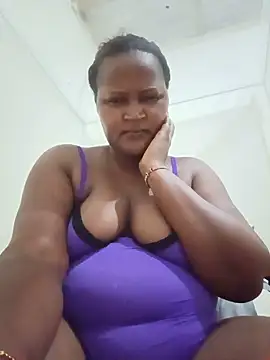 Snapshot of EbonyCurvess chatting on May 18, 2026, 3:39 pm EbonyCurvess online show from May 18, 2026, 3:39 pm