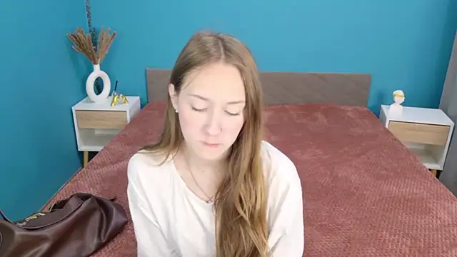 Calista Everleig online show from June 3, 2026, 5:41 am