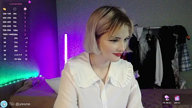 Esme Velvet online show from May 25, 2026, 2:05 pm